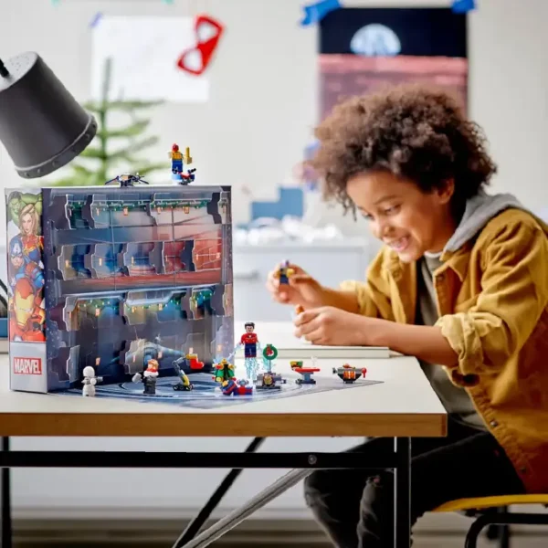 Lego Avengers Calendrier de l'Avent 76196 Figurines